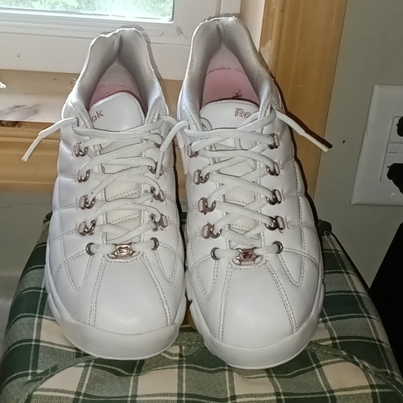 Clean! Ready To Wear Reebok Women's Leather Sneaker Shoes Size 8 - Picture 4 of 9